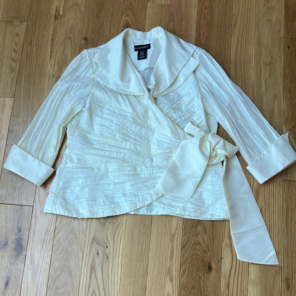 Plus 90s Cachet 18W textured wrap top
